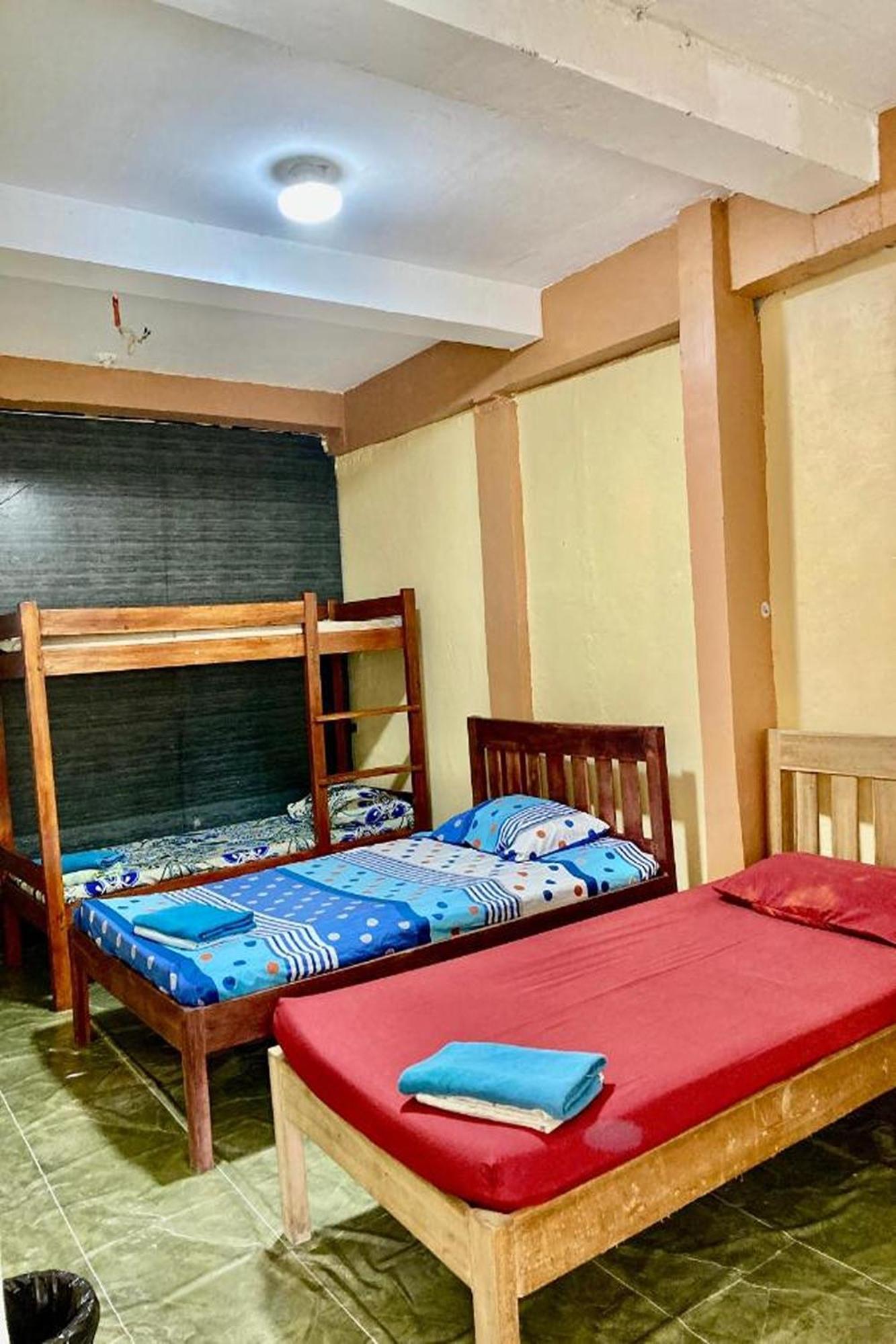 Larosa Hostel Puerto Princesa Buitenkant foto